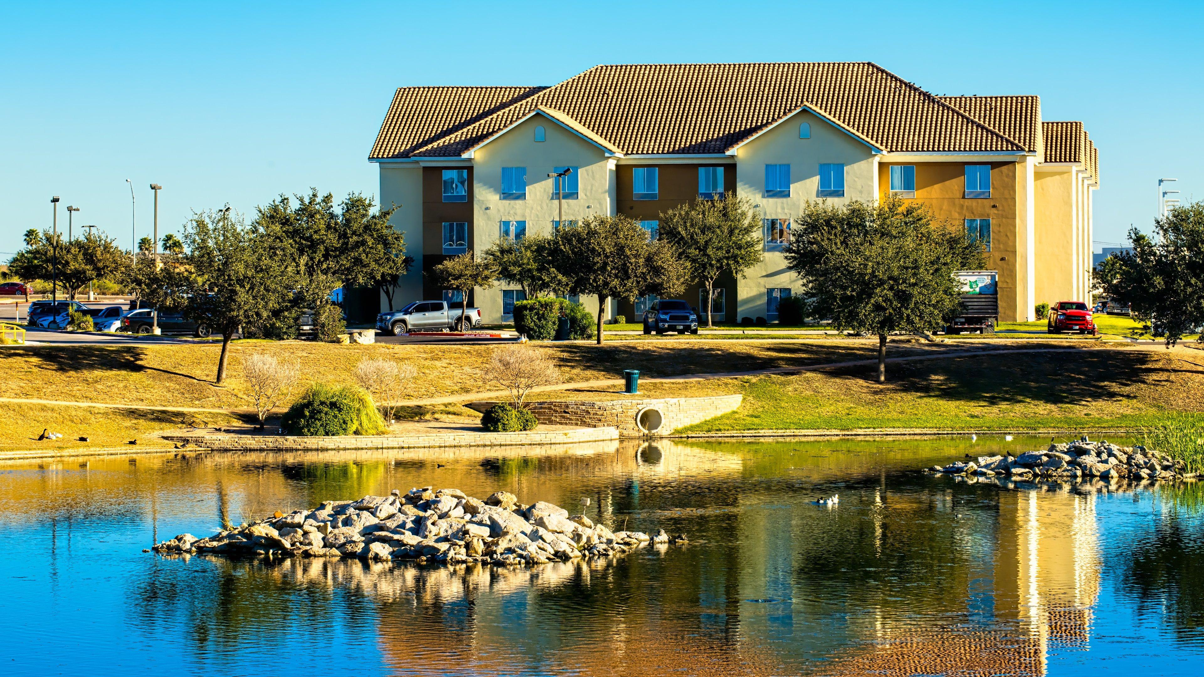 Staybridge Suites Laredo By Ihg Exterior foto