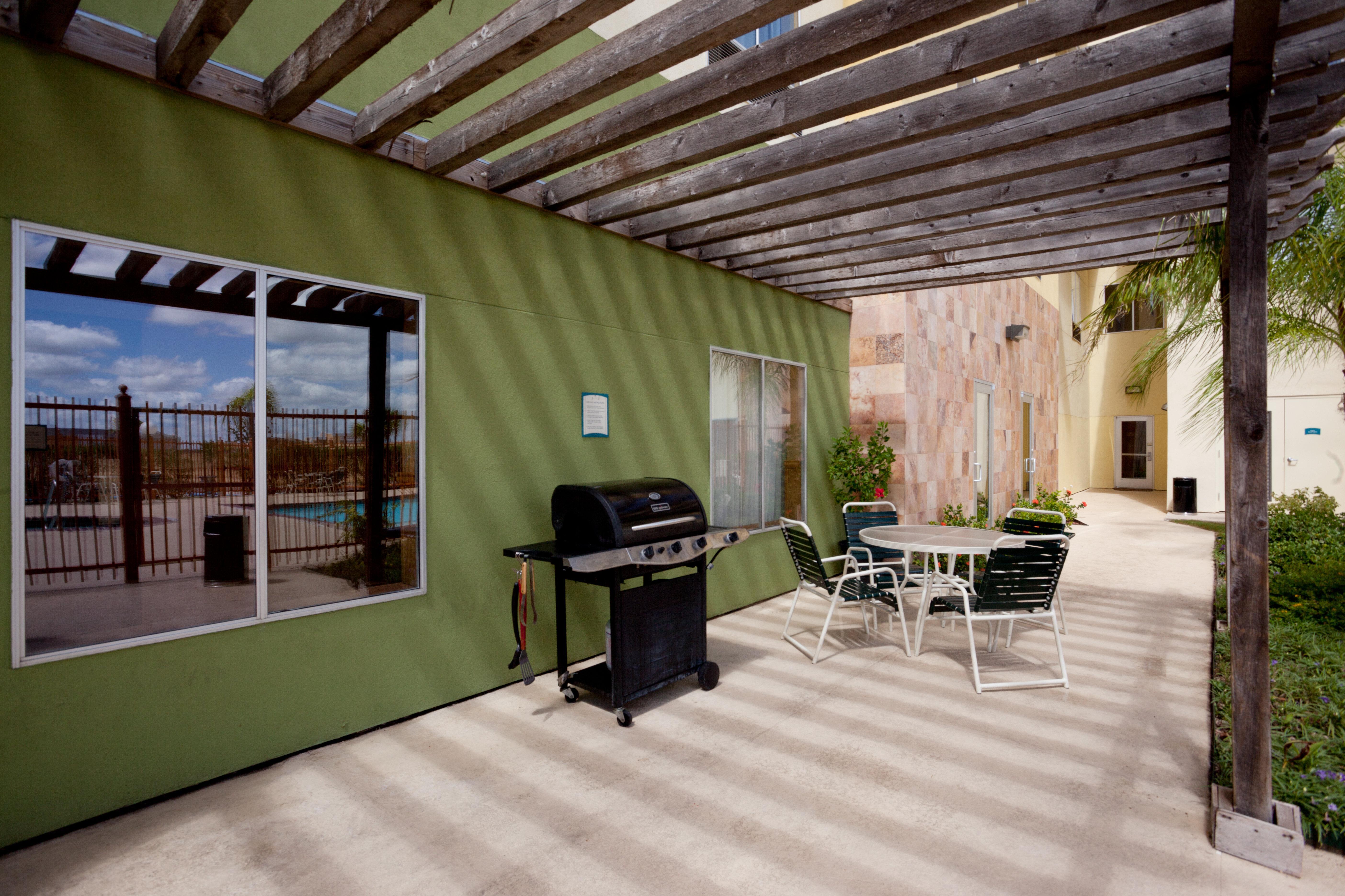 Staybridge Suites Laredo By Ihg Exterior foto