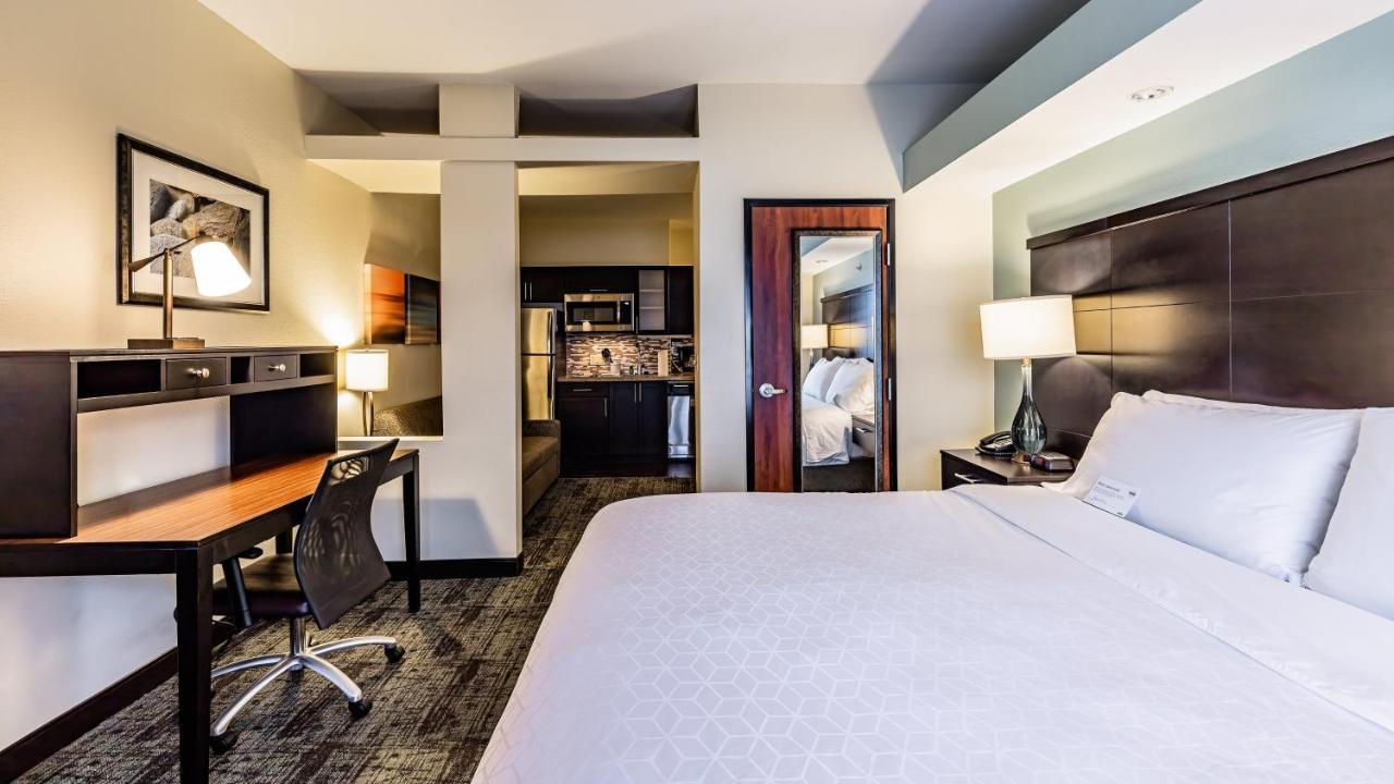 Staybridge Suites Laredo By Ihg Exterior foto